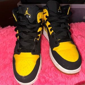 Nike Air Jordan 1 | Retro Mid Size 7